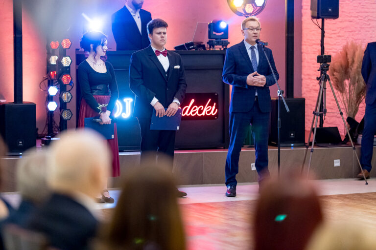 Z wielu „ja” jedno „my”. Studniówka uczniów Zespołu Szkół im. T. Kościuszki w Miliczu