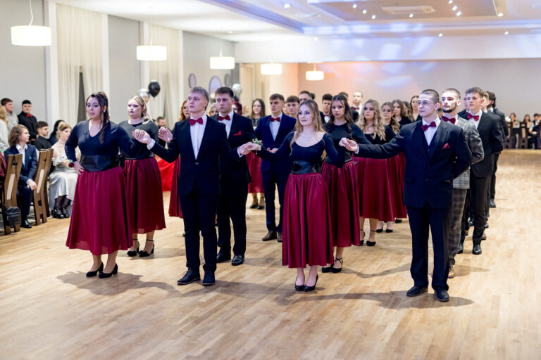 Z wielu „ja” jedno „my”. Studniówka uczniów Zespołu Szkół im. T. Kościuszki w Miliczu