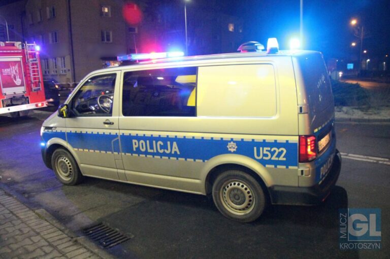 Zderzenie dwóch osobówek na krajówce. 91-latek wykonał nieprawidłowy manewr
