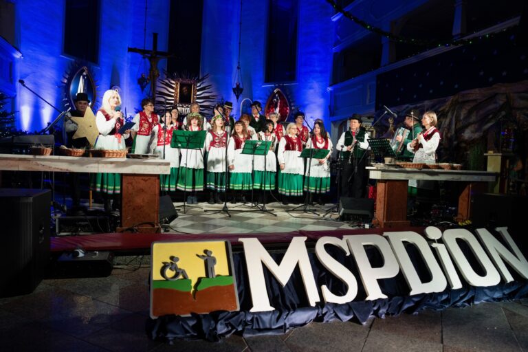Wspólne kolędowanie w Miliczu połączyło muzykę i pomoc