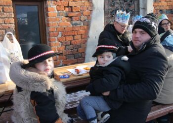 XII Orszak Trzech Króli z Kapelą Góralską Pogwizdani w Lutogniewie