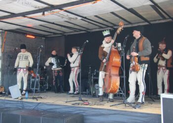 XII Orszak Trzech Króli z Kapelą Góralską Pogwizdani w Lutogniewie