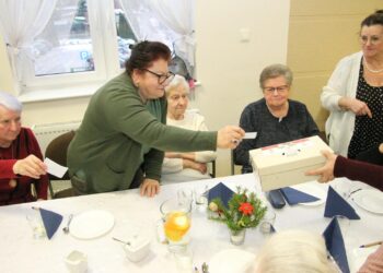 Nowe władze i absolutorium. Weterani Pracy w Zdunach podsumowali kadencję