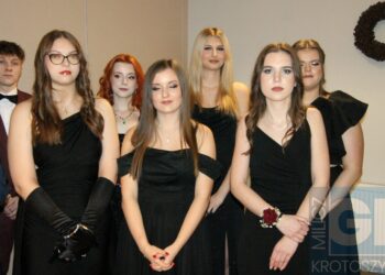 Studniówka ZSP w Koźminie Wlkp. Poloneza czas zacząć!