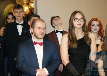 Studniówka ZSP w Koźminie Wlkp. Poloneza czas zacząć!