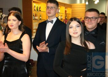 Studniówka ZSP w Koźminie Wlkp. Poloneza czas zacząć!