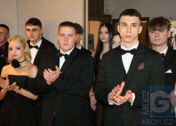 Studniówka ZSP w Koźminie Wlkp. Poloneza czas zacząć!