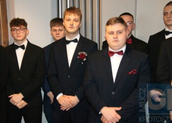 Studniówka ZSP w Koźminie Wlkp. Poloneza czas zacząć!