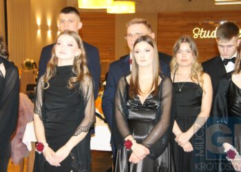 Studniówka ZSP w Koźminie Wlkp. Poloneza czas zacząć!