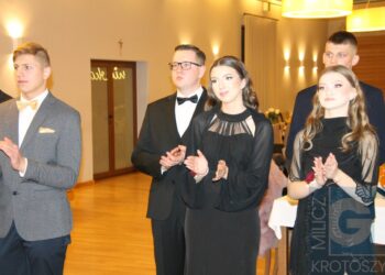 Studniówka ZSP w Koźminie Wlkp. Poloneza czas zacząć!