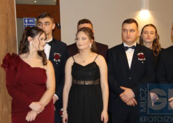 Studniówka ZSP w Koźminie Wlkp. Poloneza czas zacząć!