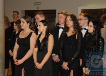 Studniówka ZSP w Koźminie Wlkp. Poloneza czas zacząć!