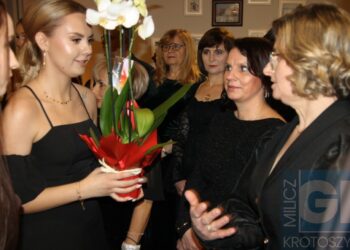 Studniówka ZSP w Koźminie Wlkp. Poloneza czas zacząć!