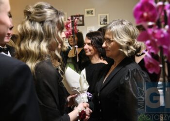 Studniówka ZSP w Koźminie Wlkp. Poloneza czas zacząć!