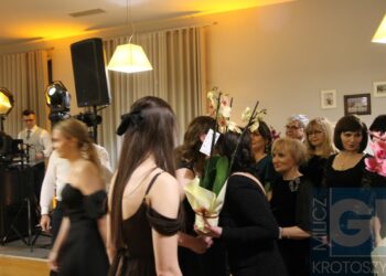 Studniówka ZSP w Koźminie Wlkp. Poloneza czas zacząć!