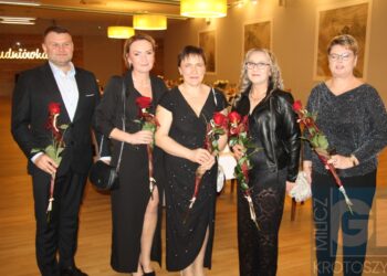 Studniówka ZSP w Koźminie Wlkp. Poloneza czas zacząć!