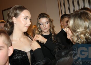 Studniówka ZSP w Koźminie Wlkp. Poloneza czas zacząć!