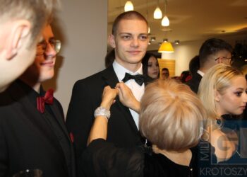 Studniówka ZSP w Koźminie Wlkp. Poloneza czas zacząć!