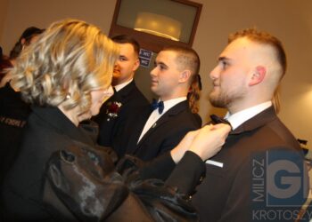 Studniówka ZSP w Koźminie Wlkp. Poloneza czas zacząć!