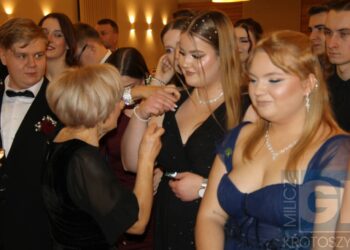 Studniówka ZSP w Koźminie Wlkp. Poloneza czas zacząć!