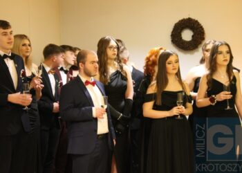 Studniówka ZSP w Koźminie Wlkp. Poloneza czas zacząć!