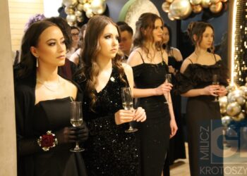 Studniówka ZSP w Koźminie Wlkp. Poloneza czas zacząć!