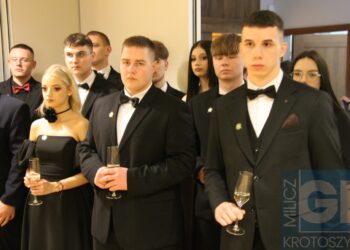 Studniówka ZSP w Koźminie Wlkp. Poloneza czas zacząć!