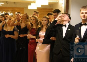 Studniówka ZSP w Koźminie Wlkp. Poloneza czas zacząć!