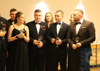 Studniówka ZSP w Koźminie Wlkp. Poloneza czas zacząć!