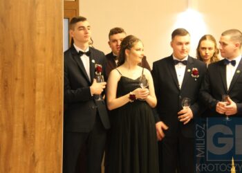 Studniówka ZSP w Koźminie Wlkp. Poloneza czas zacząć!