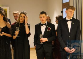 Studniówka ZSP w Koźminie Wlkp. Poloneza czas zacząć!