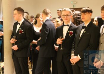 Studniówka ZSP w Koźminie Wlkp. Poloneza czas zacząć!