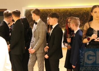 Studniówka ZSP w Koźminie Wlkp. Poloneza czas zacząć!