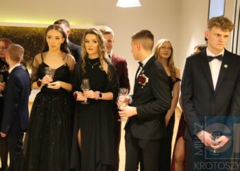 Studniówka ZSP w Koźminie Wlkp. Poloneza czas zacząć!