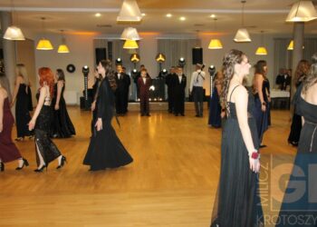 Studniówka ZSP w Koźminie Wlkp. Poloneza czas zacząć!