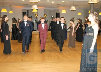 Studniówka ZSP w Koźminie Wlkp. Poloneza czas zacząć!