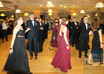 Studniówka ZSP w Koźminie Wlkp. Poloneza czas zacząć!