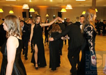 Studniówka ZSP w Koźminie Wlkp. Poloneza czas zacząć!