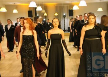 Studniówka ZSP w Koźminie Wlkp. Poloneza czas zacząć!