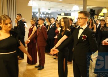 Studniówka ZSP w Koźminie Wlkp. Poloneza czas zacząć!