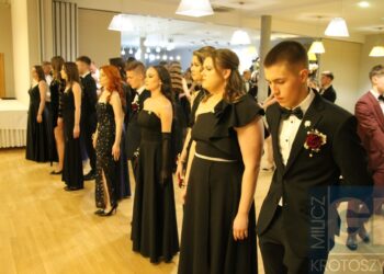 Studniówka ZSP w Koźminie Wlkp. Poloneza czas zacząć!