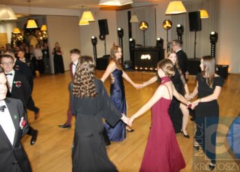 Studniówka ZSP w Koźminie Wlkp. Poloneza czas zacząć!