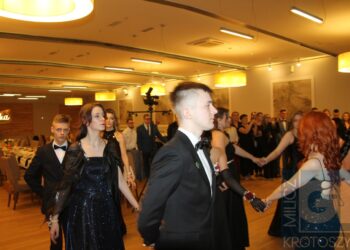 Studniówka ZSP w Koźminie Wlkp. Poloneza czas zacząć!