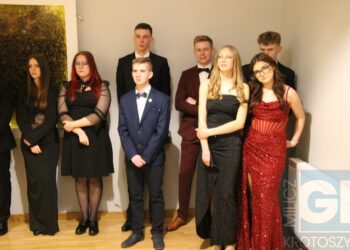 Studniówka ZSP w Koźminie Wlkp. Poloneza czas zacząć!