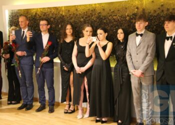 Studniówka ZSP w Koźminie Wlkp. Poloneza czas zacząć!