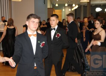 Studniówka ZSP w Koźminie Wlkp. Poloneza czas zacząć!