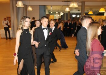 Studniówka ZSP w Koźminie Wlkp. Poloneza czas zacząć!