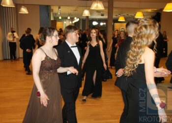 Studniówka ZSP w Koźminie Wlkp. Poloneza czas zacząć!