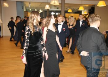 Studniówka ZSP w Koźminie Wlkp. Poloneza czas zacząć!