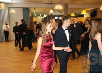 Studniówka ZSP w Koźminie Wlkp. Poloneza czas zacząć!